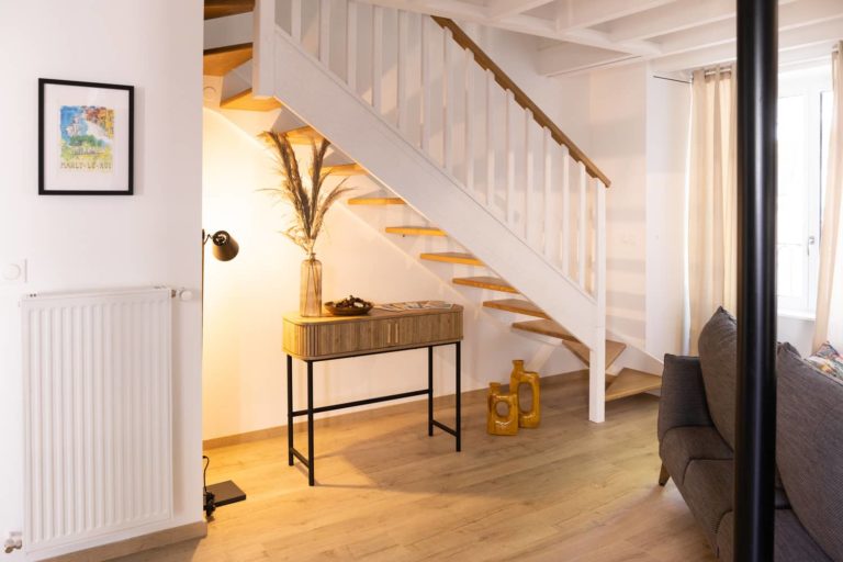 Salon couloir cote Village