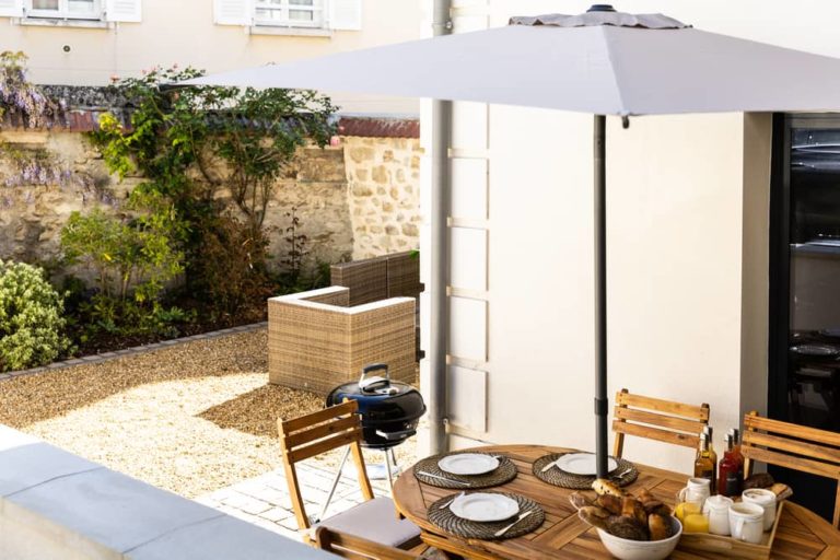 Terrasse Salon jardin Maison cote Village